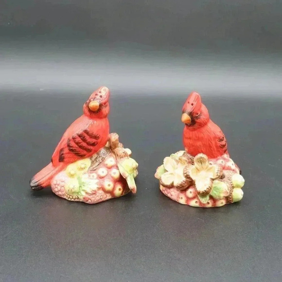 Lefton Cardinal Red Bird Salt & Pepper Shakers Ceramic Acorns Berries 2001 - Picture 4 of 7